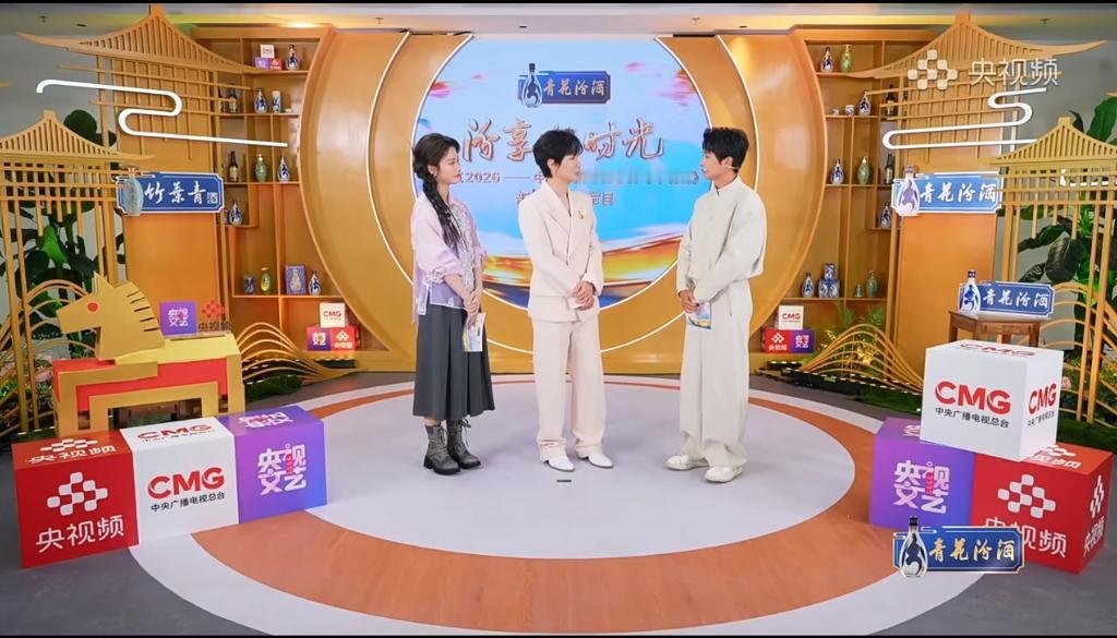 陈楚生央视晚会前接受了央视采访！假如人生底色为荒芜，我们要如何琢磨为其境。他