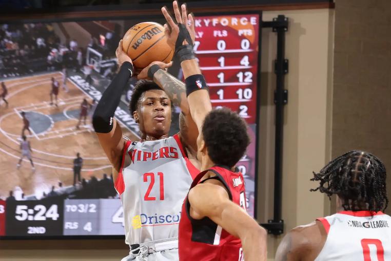 火箭用双向合同签下的锋线新星泰勒-史密斯之前在NBA发展联盟完成了自己在火箭二队