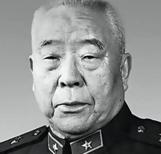 1950年，王定烈司令员乘车去剿匪，途中得知参谋打过一个电话，他听后立即下令原路