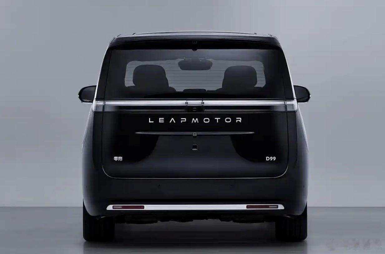 零跑首款旗舰MPVD99现身工信部405批目录，定位大型新能源MPV，将与即