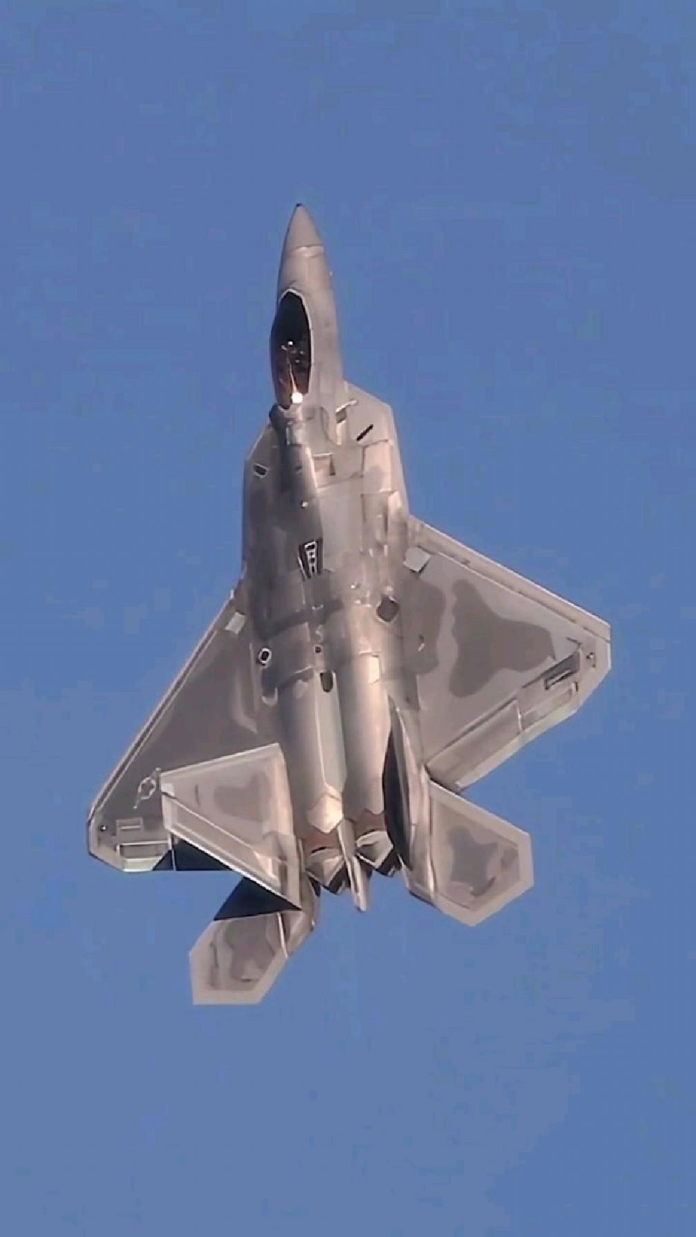 美国飞行员被救走这次美国非常成功，第二名飞行员又被救走了。这名飞行员落地后，