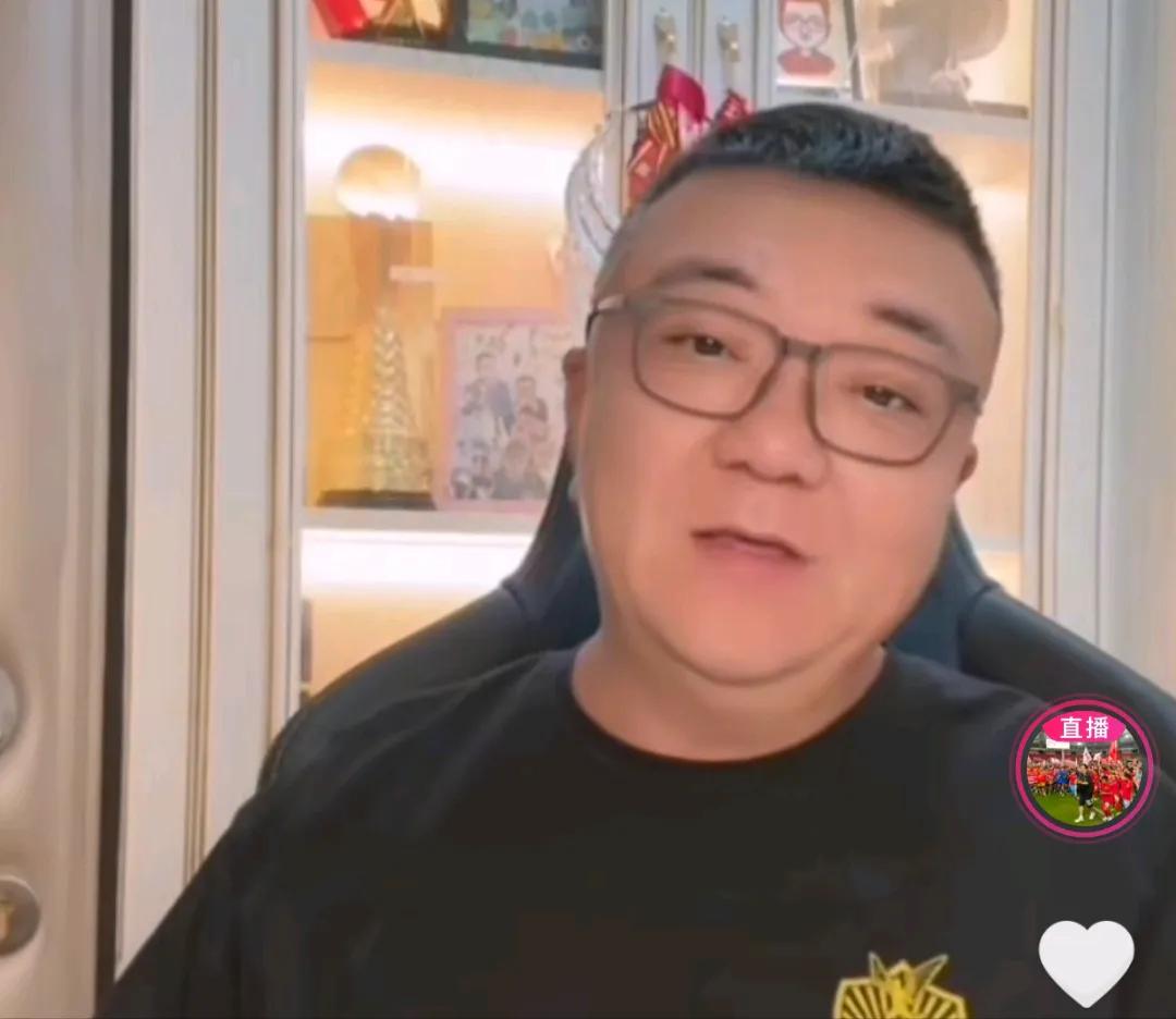 董路认为上海海港拿冠军对中超来说并不是好事。他表示，本赛季阵容大改的上海海港如