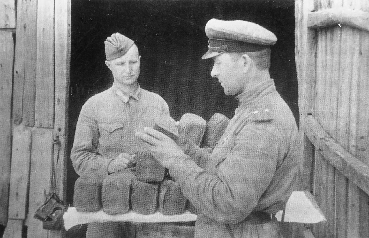 后勤战士也是英雄——1943年，西南方面军第1摩托化步兵军某坦克团政治副团