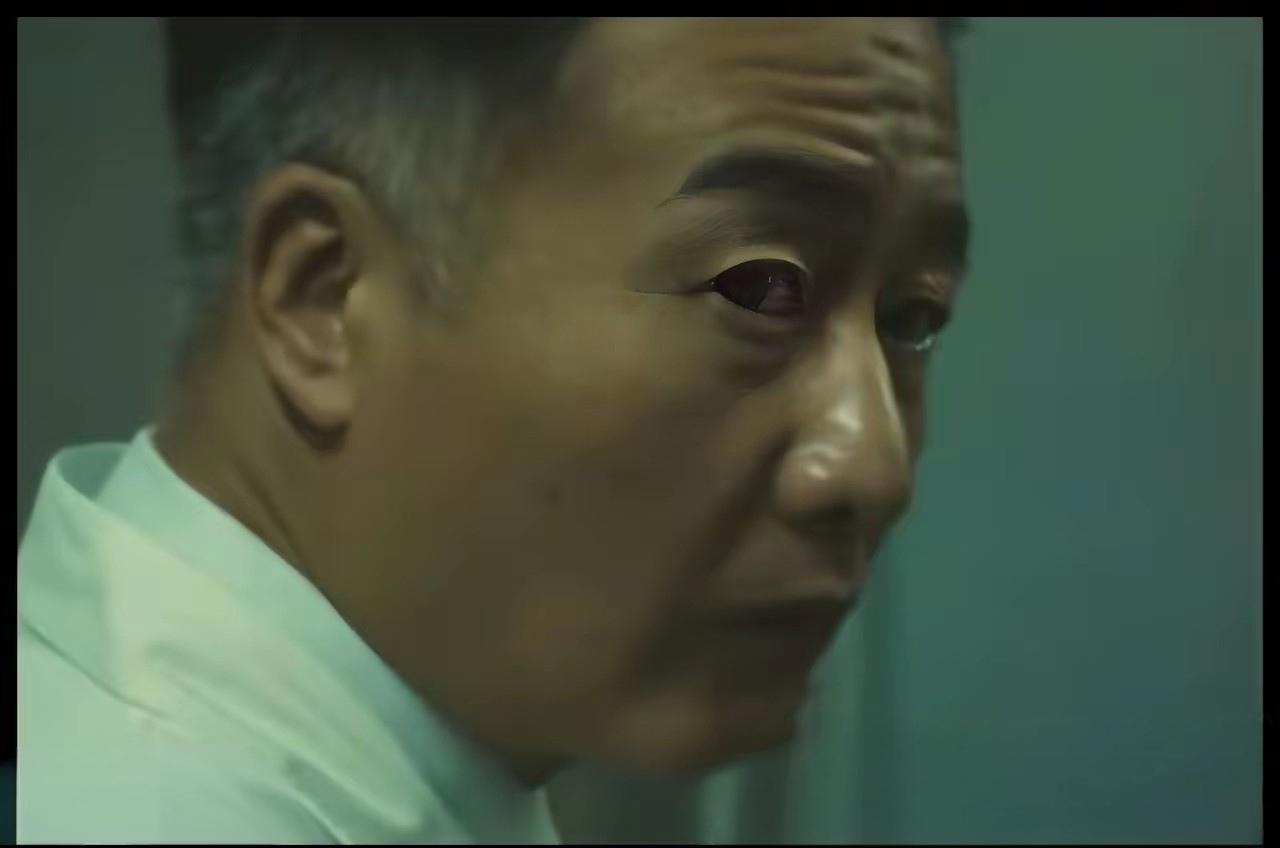 追剧《交锋》至第14集曹了平活动自如，屡屡向台湾间谍送出了重要保密资料，这