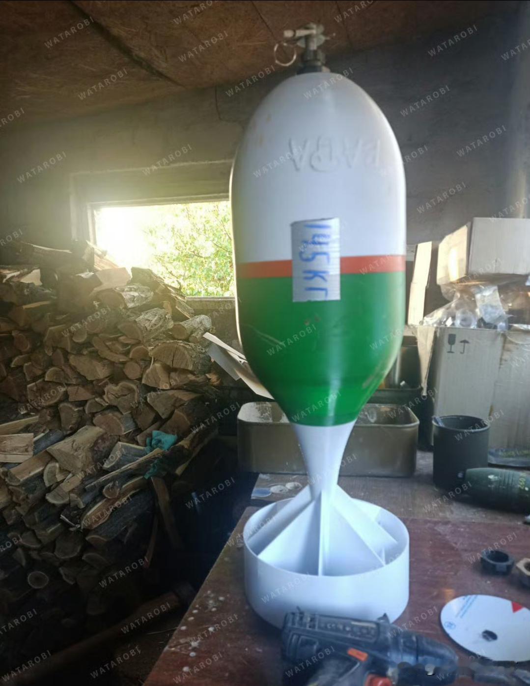 丧心病狂?乌军又魔改出两款用于无人机投掷的炸弹!胖男孩和小男孩。炸弹外形非常像航