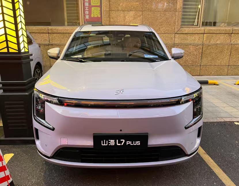 最近捷途山海L7PLUS特别火，全系CDC、220km纯电续航、7座可选，看着