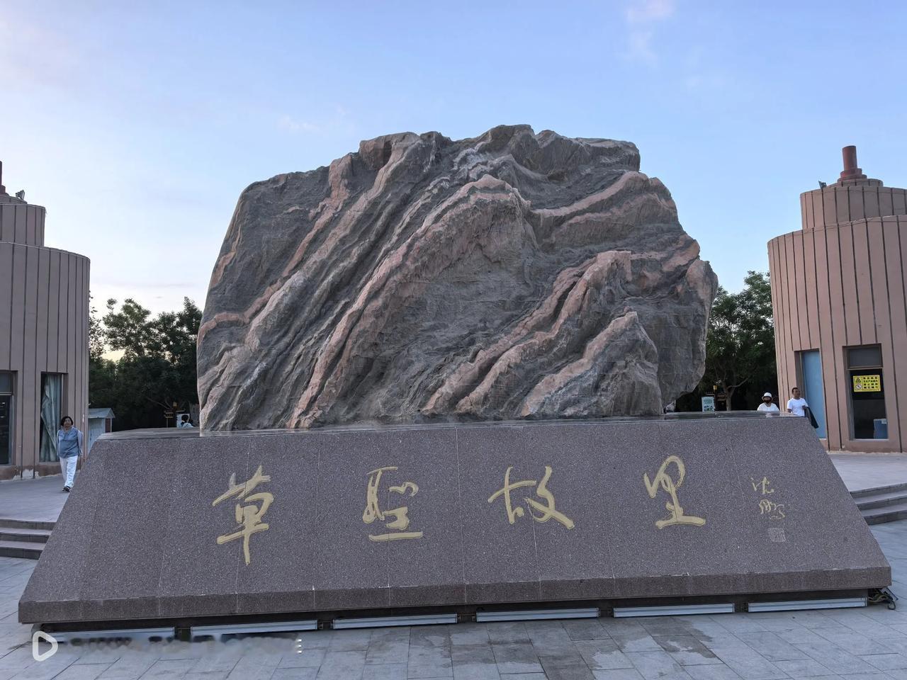 比较之下，我们的自驾游方式最不经济这次我们出行8人4辆车，路途增