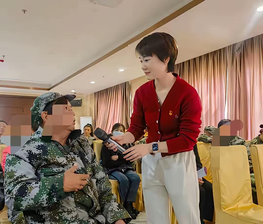 祖院长的夫人彭女士，是个聪慧理智的女性。事情发生后，她既没哭也没闹，只是提出转岗