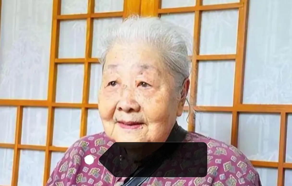 2024年的8月，张学良与赵一荻的儿子张闾琳在美国去世了。从此，张学良所有的子女