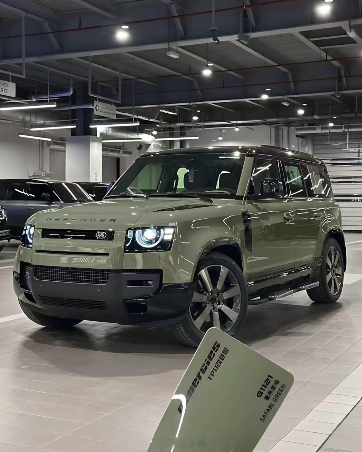 买车没有喜欢的颜色怎么办？贴改色膜！现在产品和施工都很成熟，几乎看不出来是贴膜，