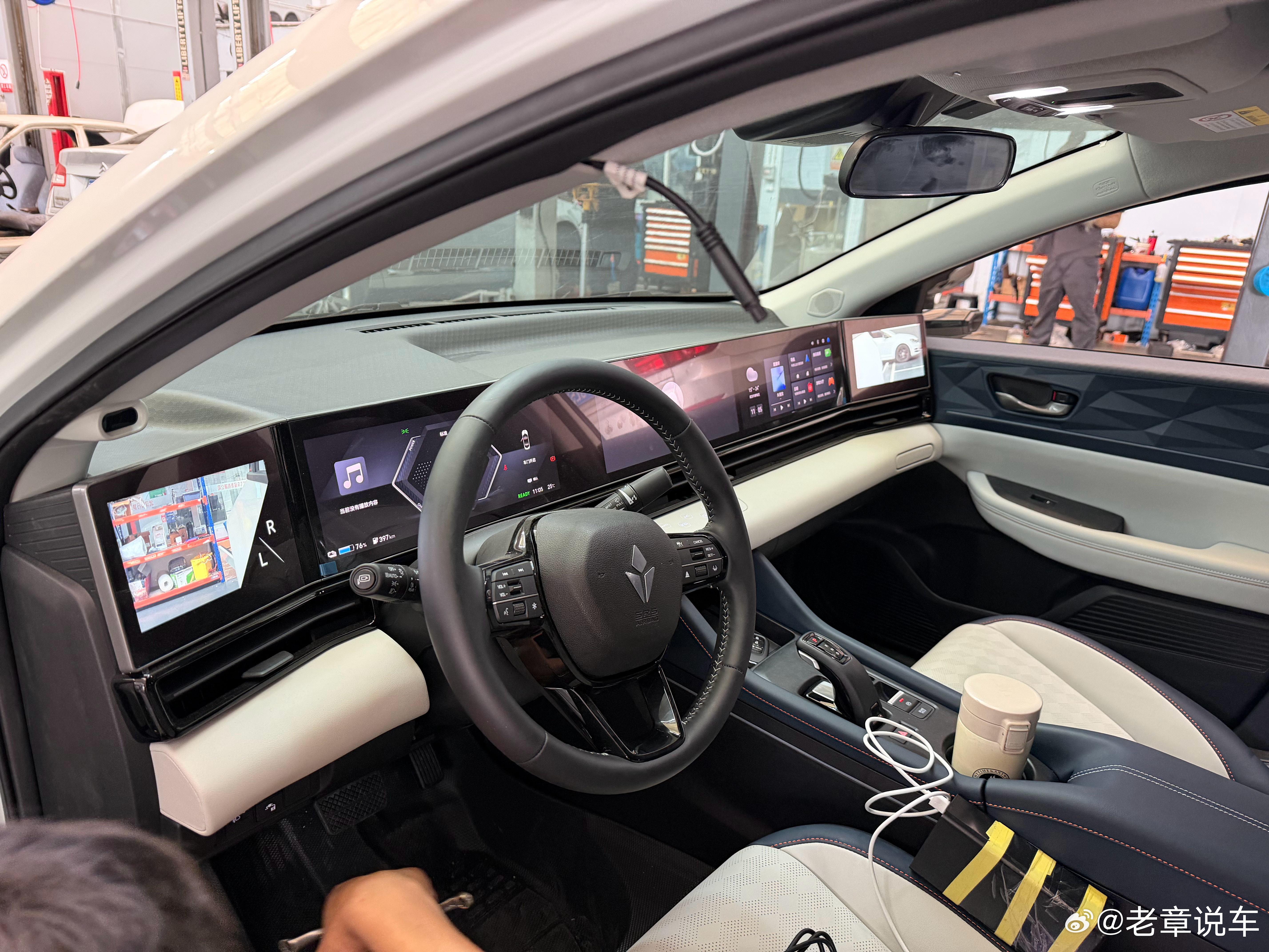 屏幕最多的网约车！市区纯电可以跑400多公里，现在8万多的价格，能接受这个造型的