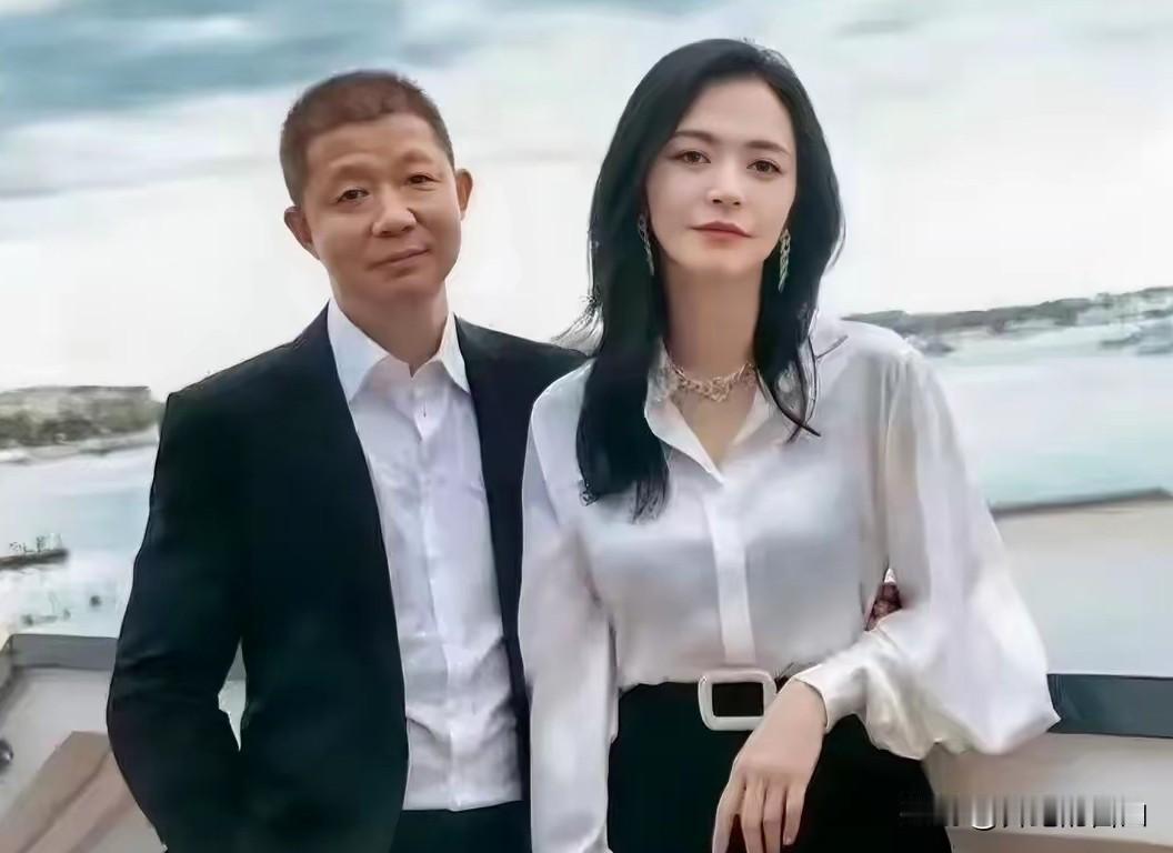 姚晨的第二段婚姻还是结束了。她的前夫曹郁来头可不小。很多人都不知道，曹郁身份