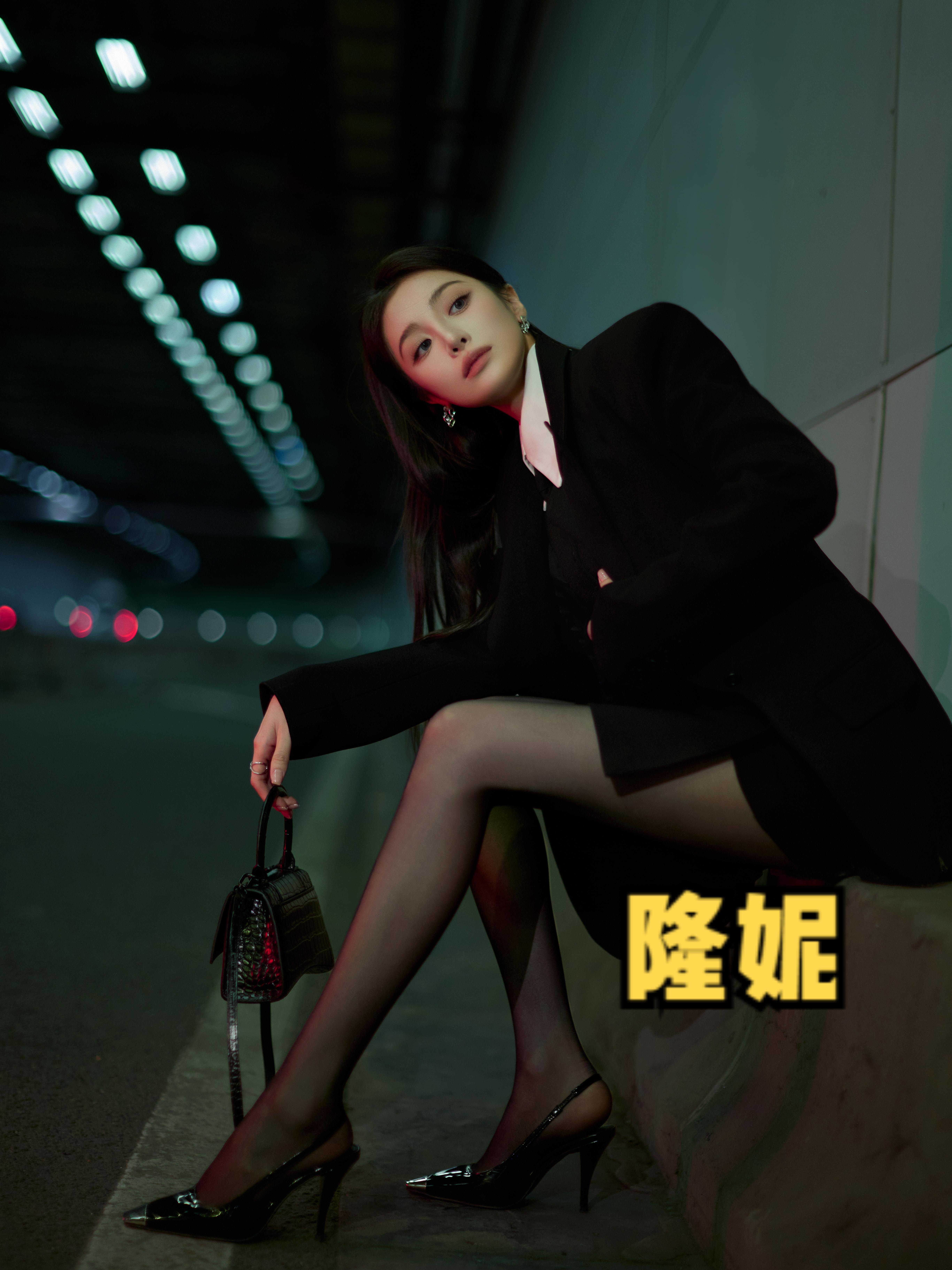 隆妮。大长腿美女