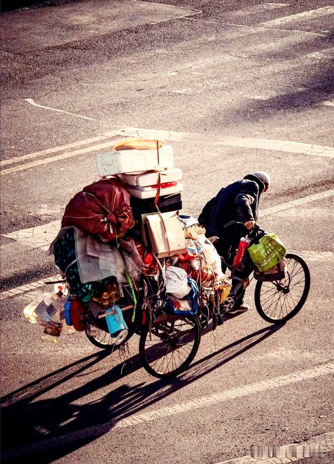 住酒店别行夫妻之事这条，年轻时觉得荒唐，直到认识个老法医，吃饭时他说酒店床单看着