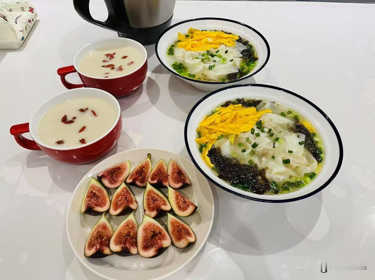 别再硬饿自己减脂控糖！不起眼的慢碳水，吃饱也能稳血糖、掉肥肉不少人一发现肚子囤