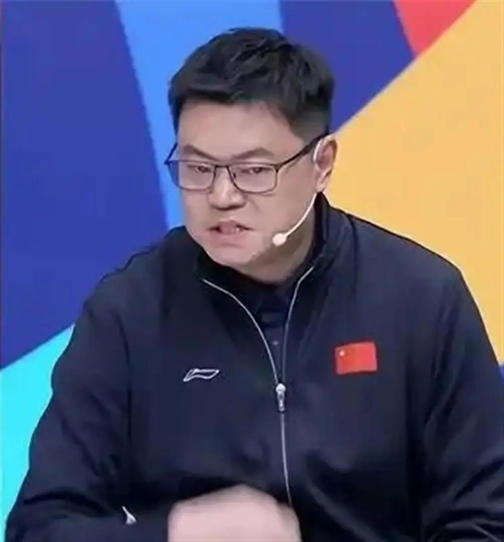 侯英超说的一点也没错，一个细节看出，蒯曼根本不适合双打，蒯曼没有双打的意