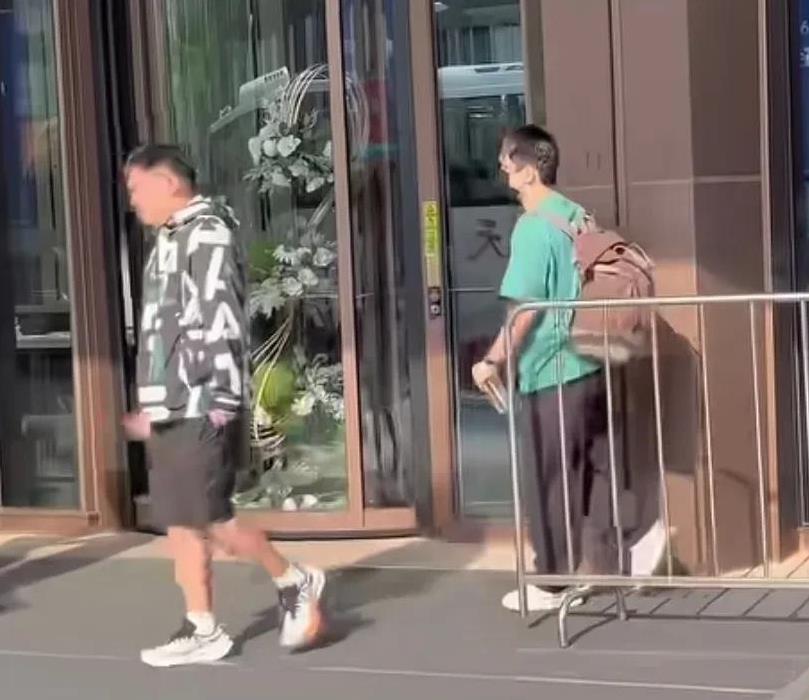 不敢想！樊振东在欧洲打球有多爽！昨天德甲比赛，波尔与雨果比赛输了，波尔的俱乐部