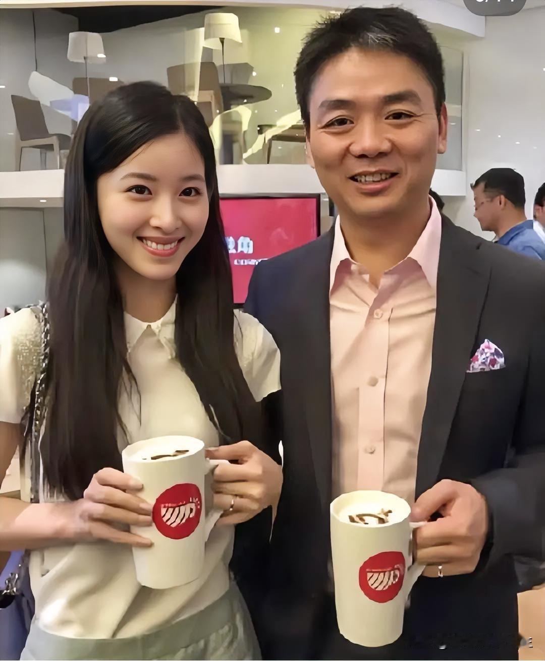 真没想到章泽天又开始尝试播客了，之前当VOGUE客座总监就够厉害，现在做主持人搞