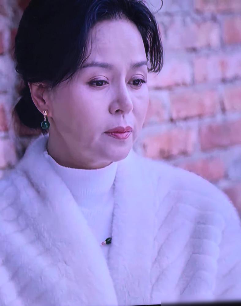 《不期而遇的生活》沈晶的妈，刘老师太烦人。咄咄逼人的样子，真叫人难以应对。看