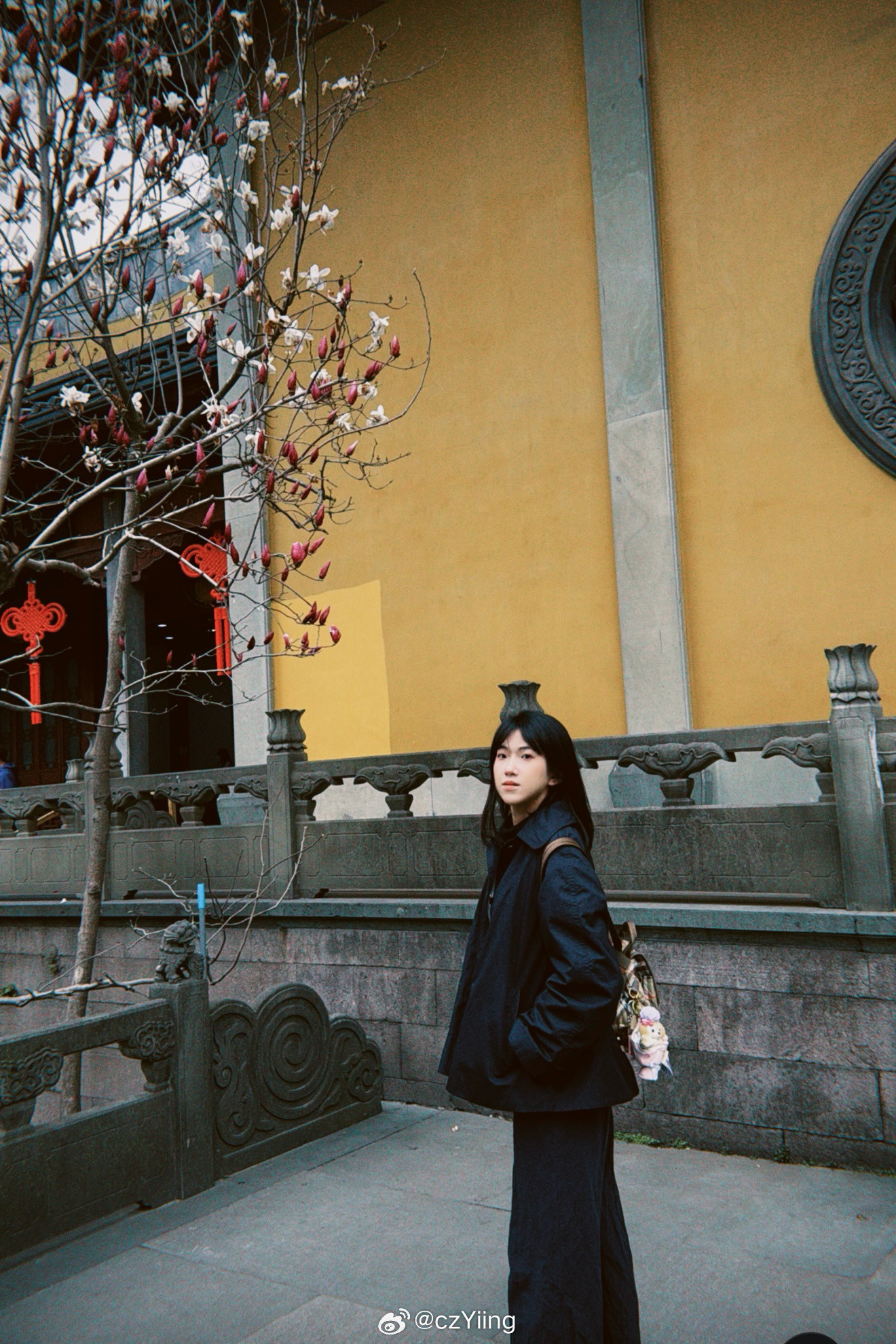 今天去了灵隐寺数了罗汉晚上去喝了两家小酒馆喝完跟zj骑了车回酒店不得不说我