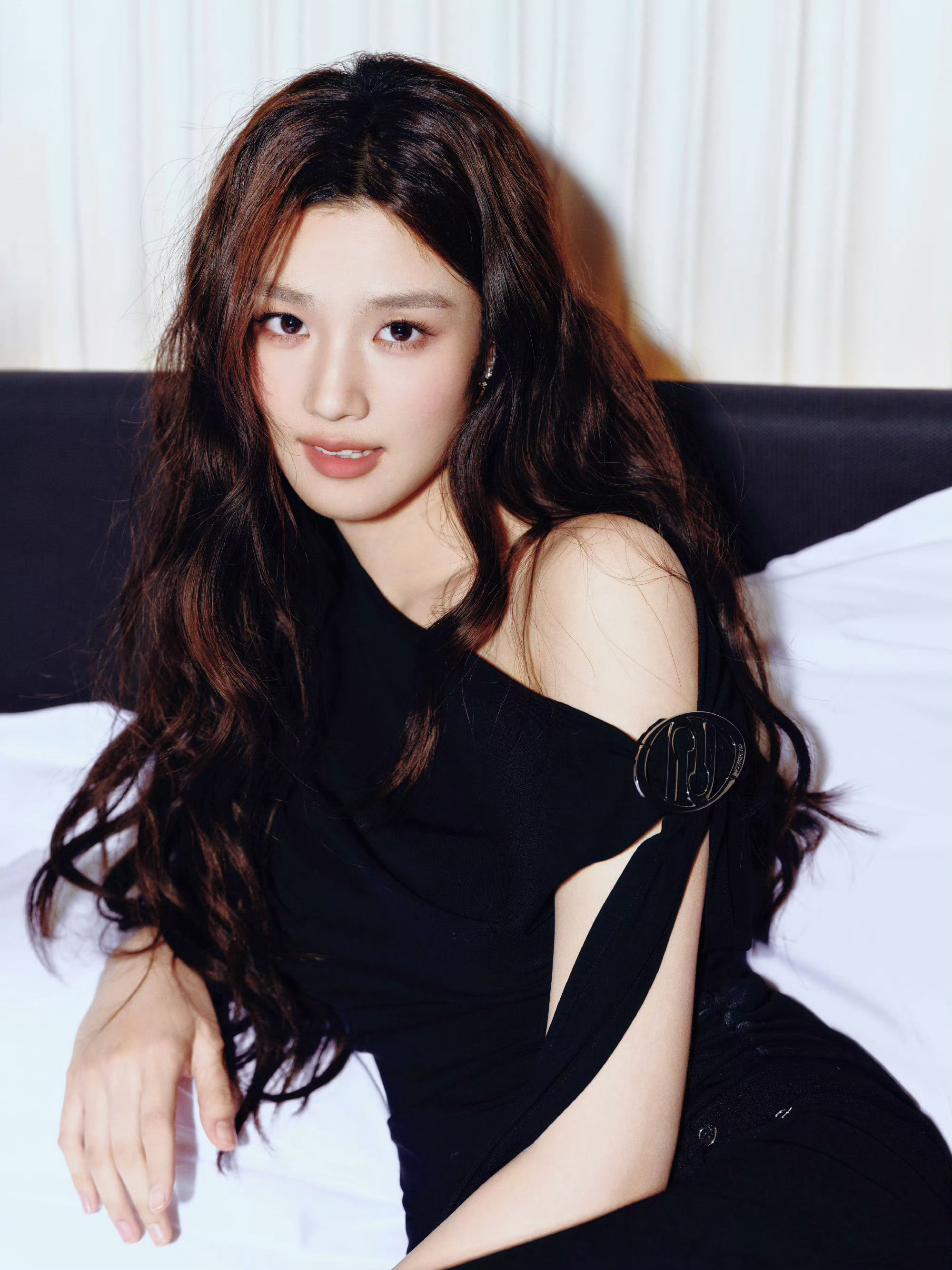 卢昱晓晚宴造型卢昱晓全球首穿卢昱晓晚宴造型全球首穿，美绝了