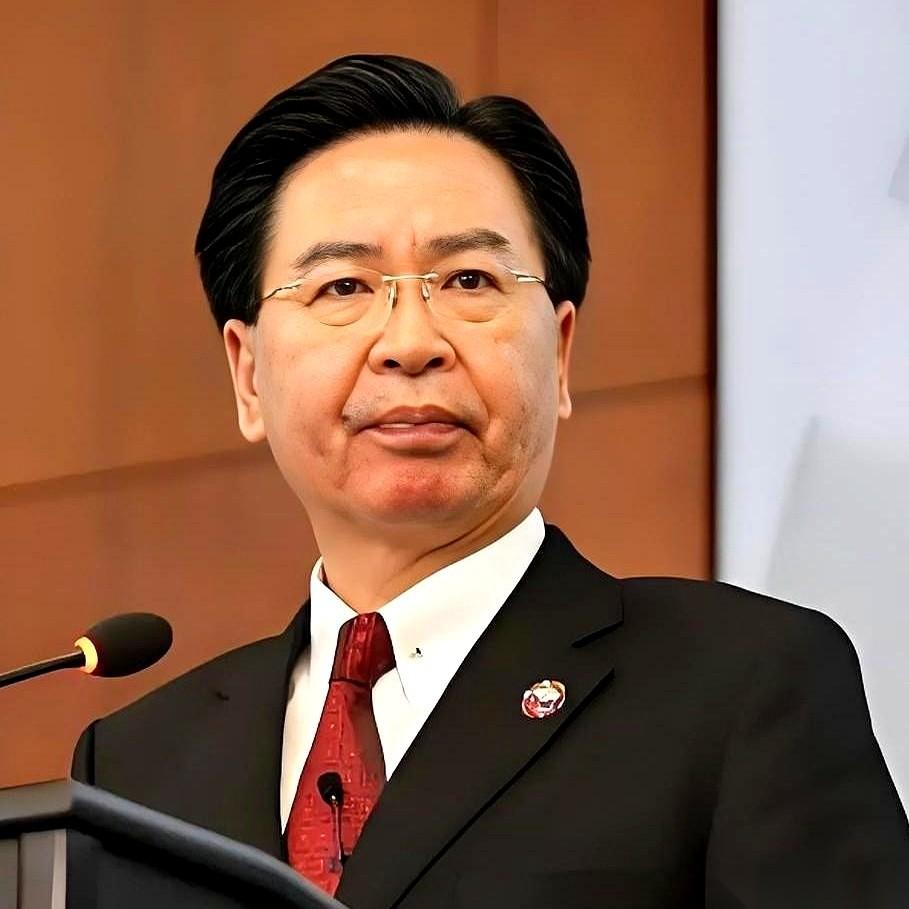 “台独”顽固分子吴钊燮，7月6号，又开演了。他对着一排镜头，一字一句地控诉：中