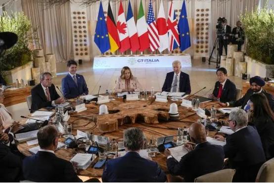 不准中国接俄，也不准中国收台，更不准管制稀土，七国集团曾明确指出，中国不能援助俄