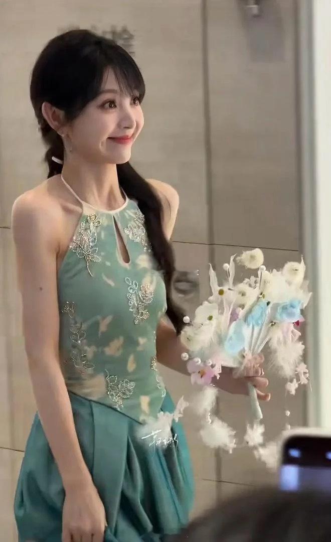 上半身美美美，下半身什么😨
