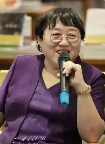 性学专家李银河说："任何男人和女人，只要他们是异性，只要在一起相处时间长了，他们