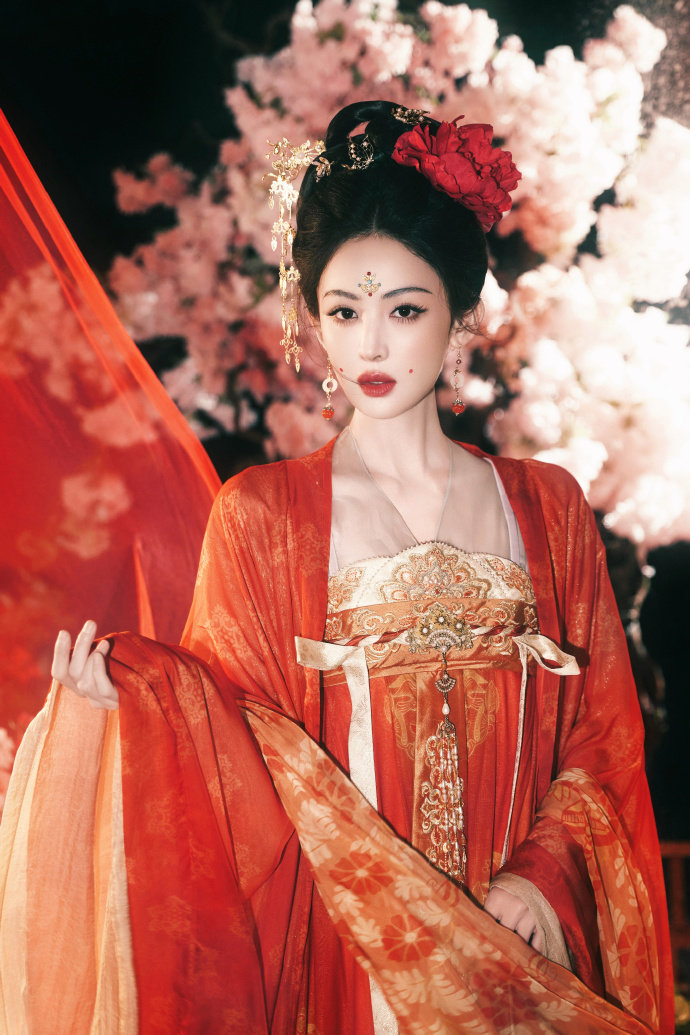 娜扎红色唐装娜扎古风美人​​​娜扎红色唐装好美~​​​