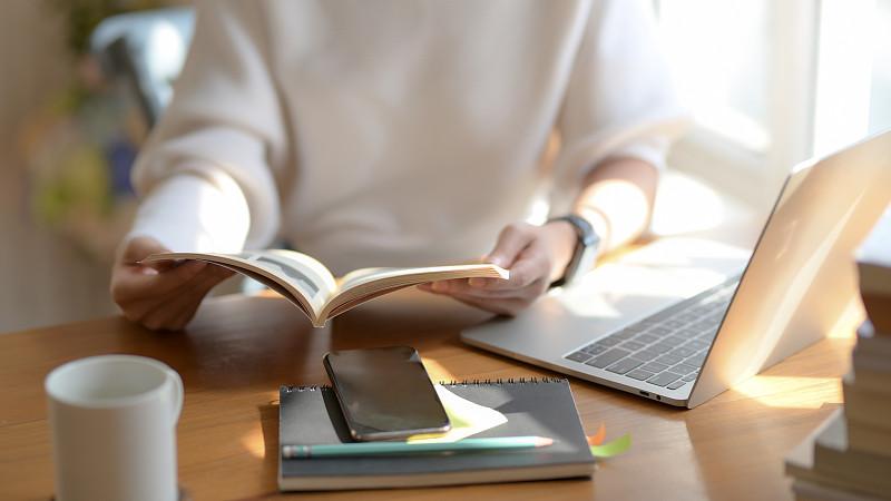读书可以改变命运，原来是没问题，大学毕业后，就安排工作，各个单位抢着要。现在太