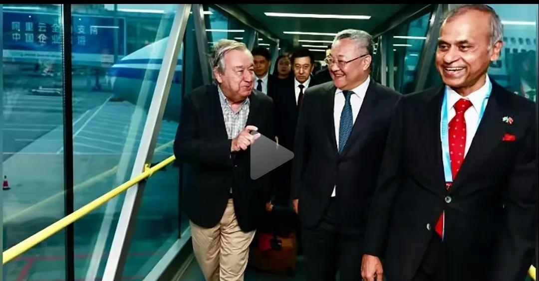 联合国秘书长，不是专机来的，一行人是国航的航班……这就对了，联合国会费多紧张啊
