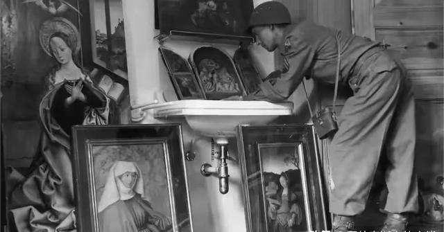 小胡子给高级军官的好处，很多都是介于贿赂和奖赏之间的。例如小胡子给陆军元帅凯特尔