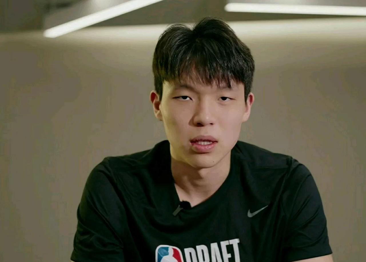 说实话：杨瀚森能否超越克林根坐稳首发位置？看完也许你就明白了……裸足身高：克2