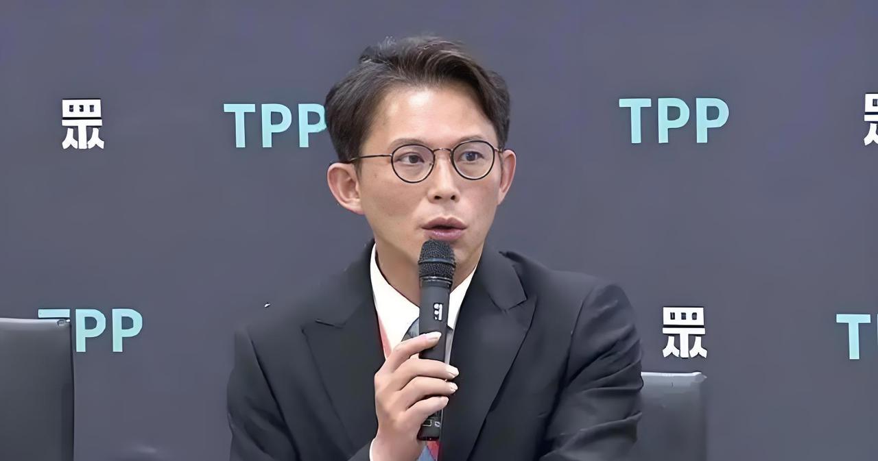 一趟旅行。没捞到好处就算了。还让黄国昌身败名裂！黄国昌这趟。日本之行有