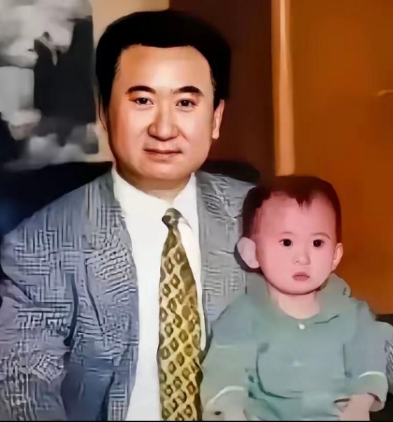 黄一鸣晒出了证据，这不用验，也看出来是亲生的啊[捂脸哭][捂脸哭][捂脸哭]别像不像的