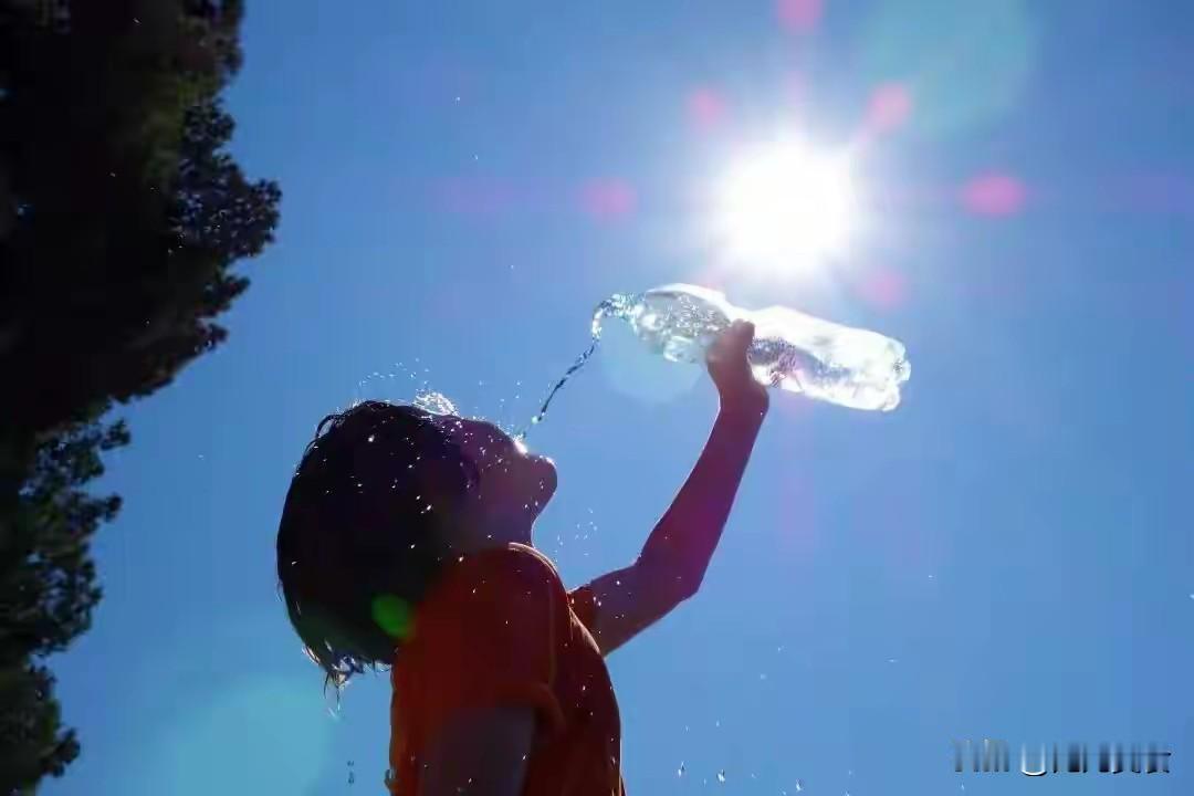 秋老虎马上杀到！气象预警：今年高温比往年更狠更持久不少人以为立秋过后暑热会