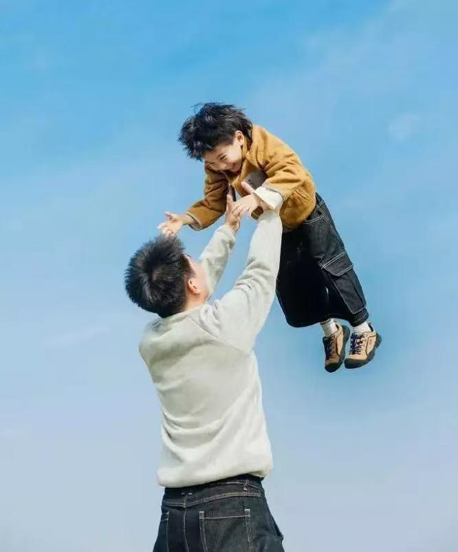 张雪峰老师说：有些孩子在学校哪怕没做错事，见到老师或强势的同学，说话声小得像蚊子