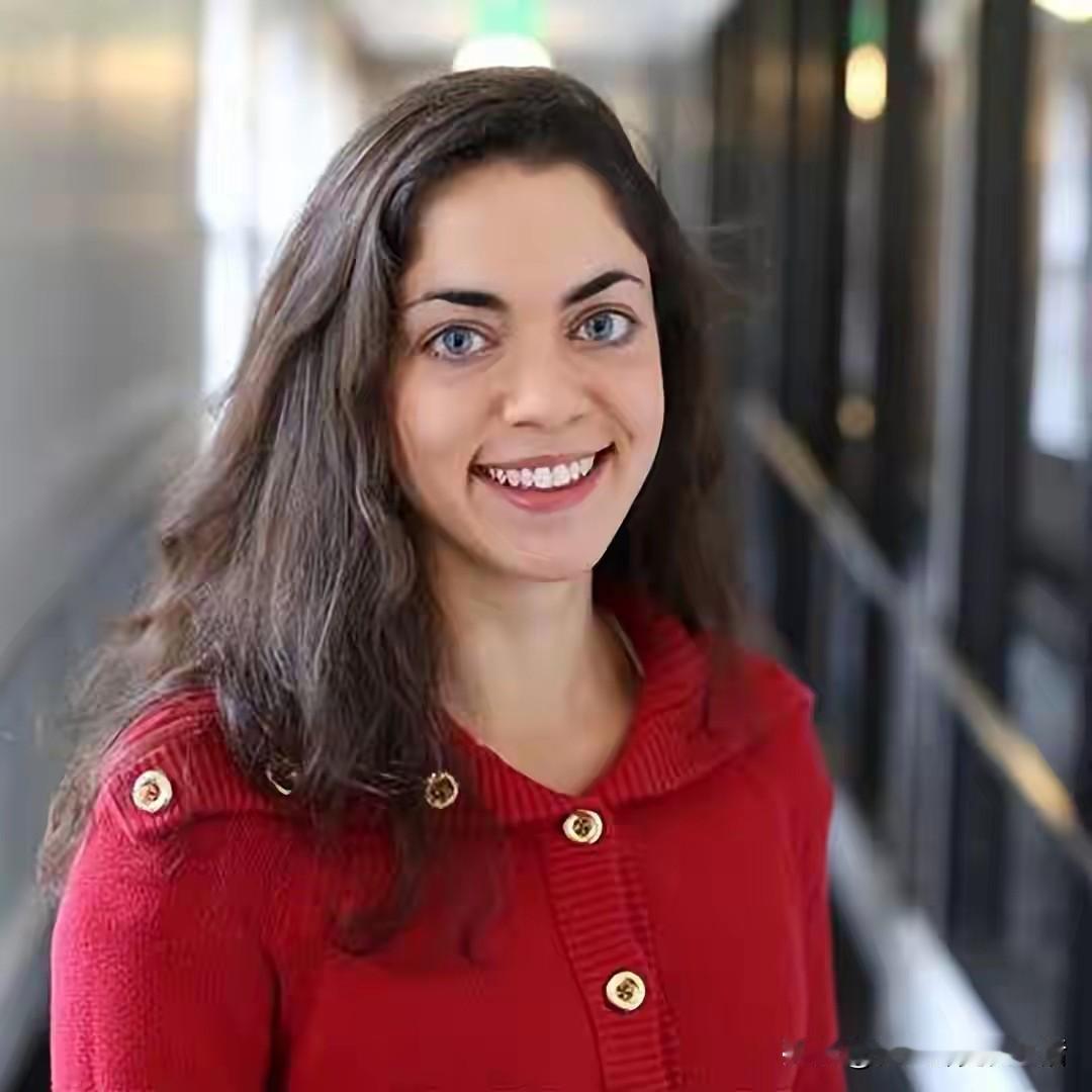 马斯克终于给这个孩子妈名分了。跟一个印度播客名人访谈的时候，说希文是他的伴侣。