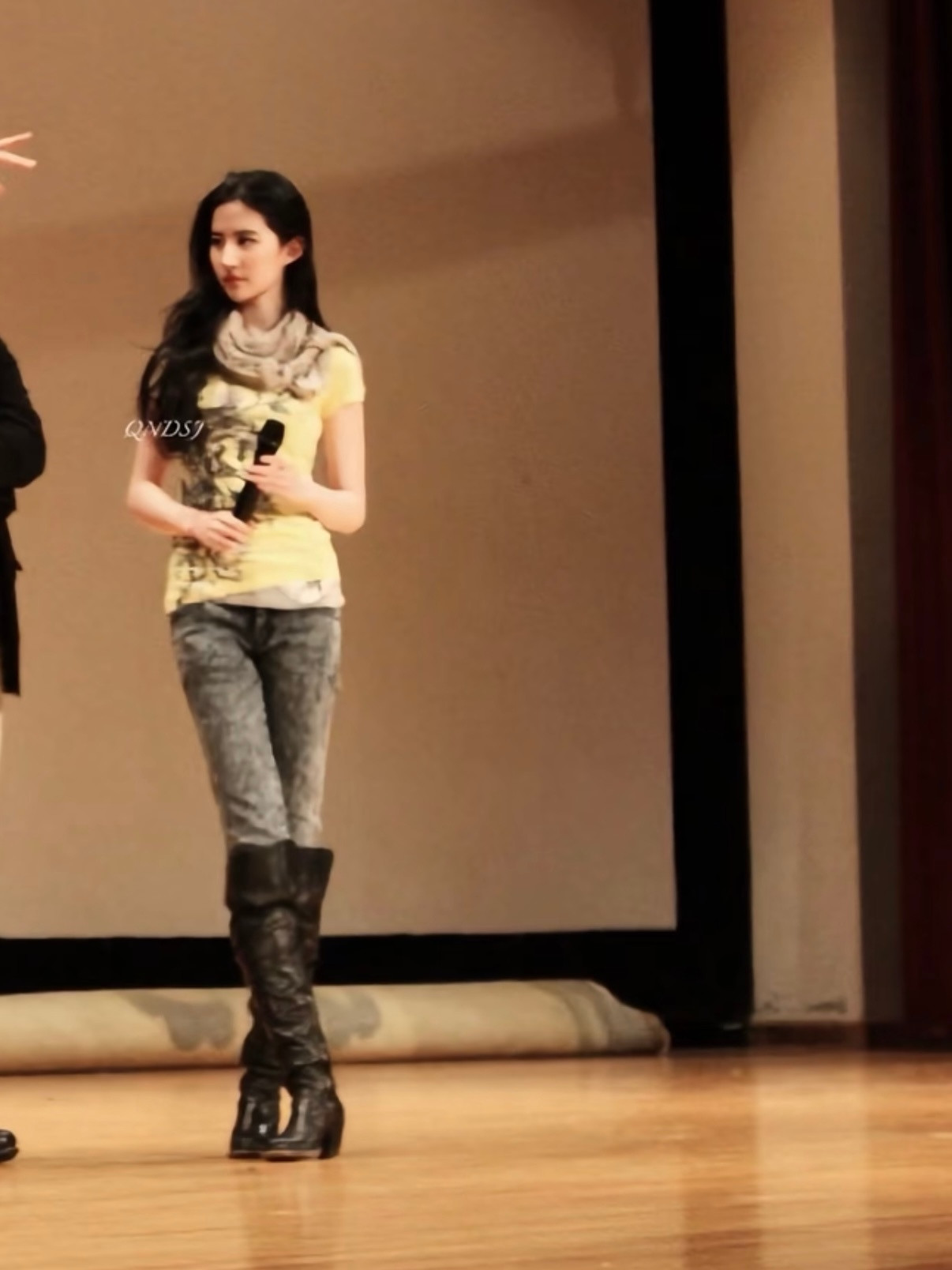 刷到刘亦菲一组没见过的图好美啊完全盘靓条顺大美人