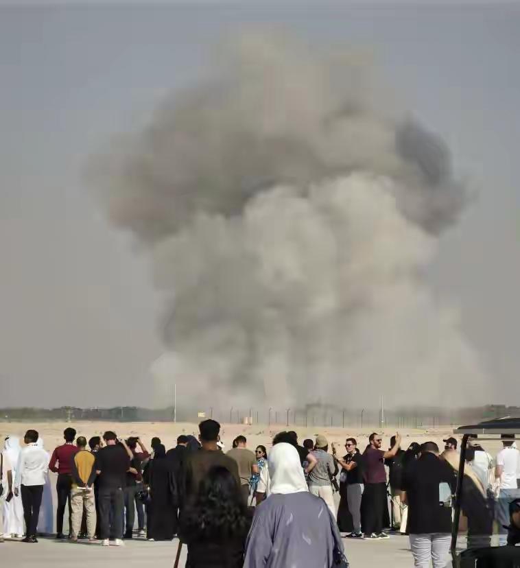 我们总是按照我们的思维方式来分析别的国家的事情。印度在航展上摔了