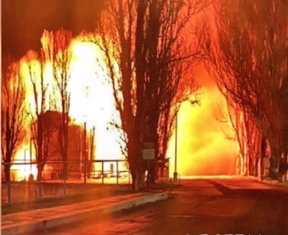 俄军不忍了近日，俄军对乌克兰敖德萨州切尔诺莫尔斯克市的关键基础设施发动猛烈攻