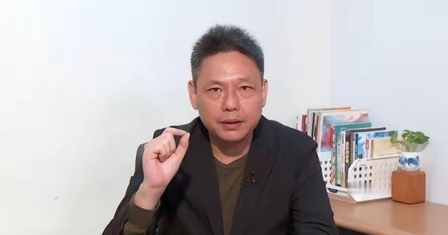 台湾时事评论员谢寒冰曾称：你们知道中国大陆这两天在干什么吗？如果真要问“这两