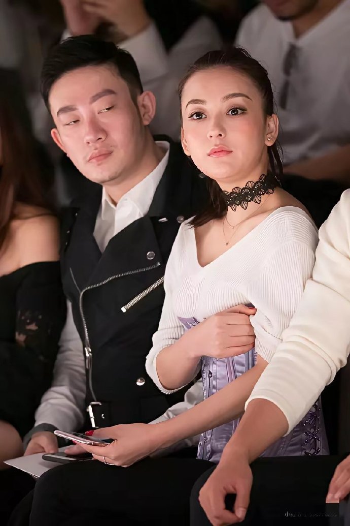 看出来了，美女跟大美女最大的差距就是面中，这地儿最不好整​​​