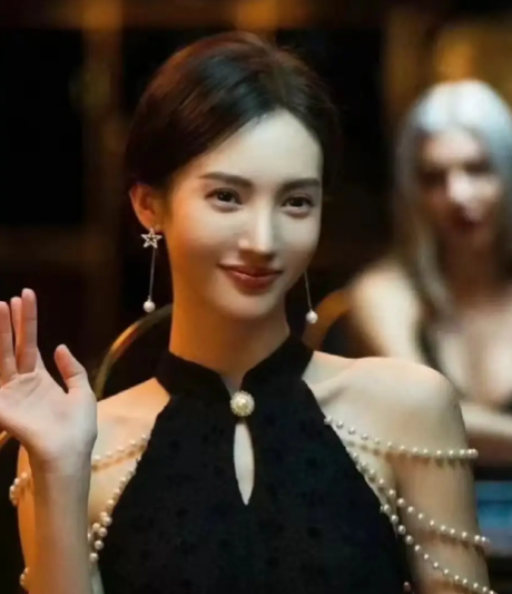 我一直怀疑金晨资源怎么这么好，这下终于让我找到答案了，原来，是因为她爸爸的原