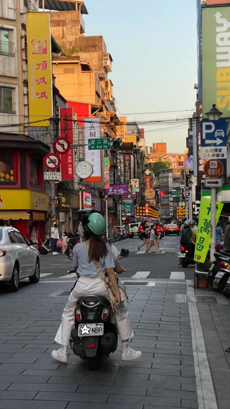 事实上，台湾省2025年这个4万美元的人均GDP，已经没啥意义了。咱们数据说话，