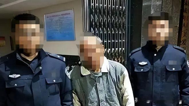 有个七十多岁的老头儿嫖娼，被派出所逮住了，得罚款五千元。派出所打电话让他家拿钱去