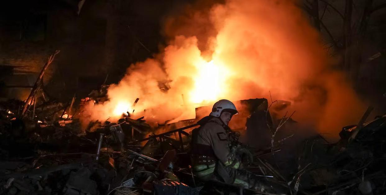 美国已没几个“软柿子”可捏了！进入21世纪，美国进入了战争状态，推翻伊拉克萨达