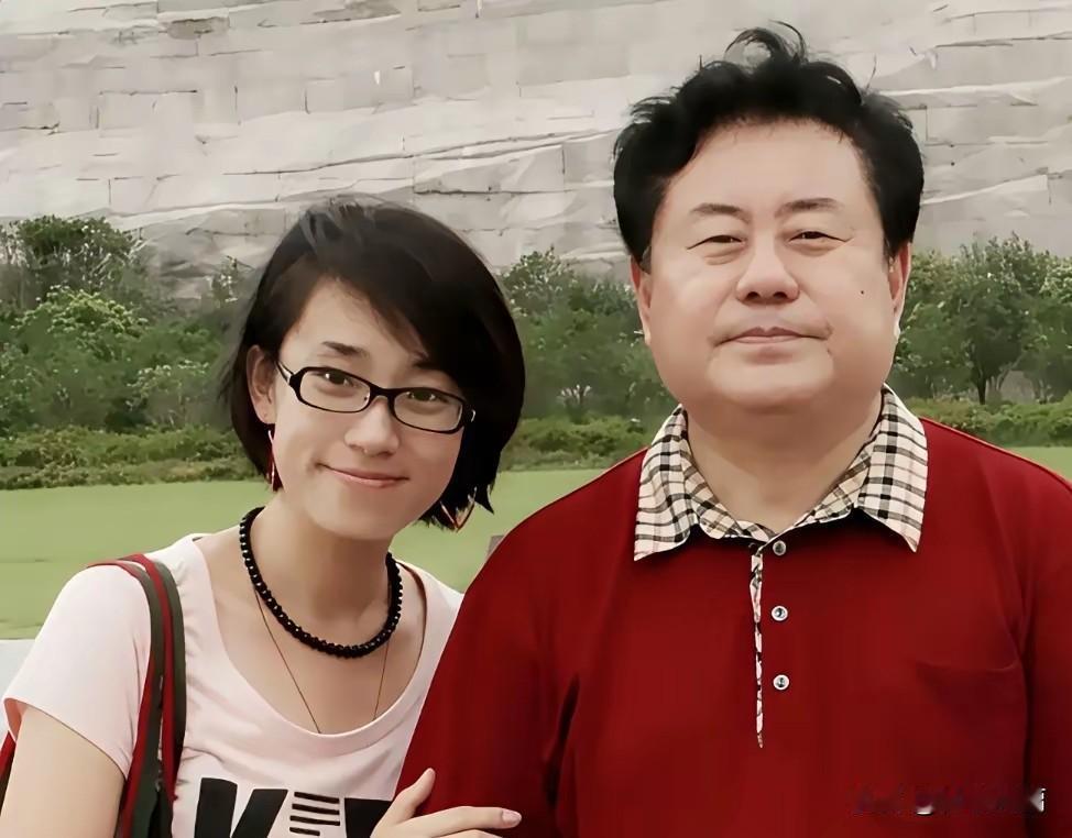作曲家徐沛东，女儿小的时候唱过《编辑部的故事》片头曲，现在高校老师。徐沛东