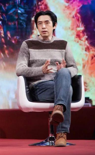 知名影评人严蓬他于2025年11月9日晚因病离世，死因为肝昏迷，而其微博账号最